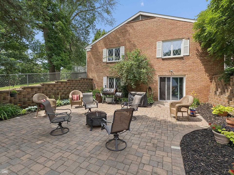 1st image of 15 Timberlane Dr