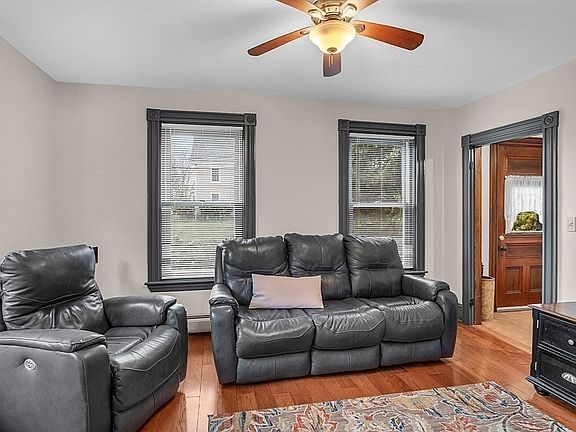 4th image of 279 Willow Ave