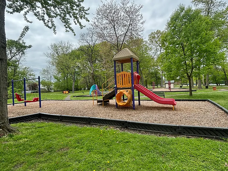 613 Martense Ave — Photo 23