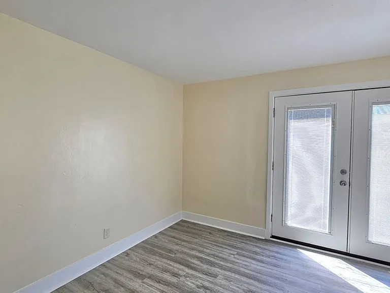 2406 Franklin St — Photo 3