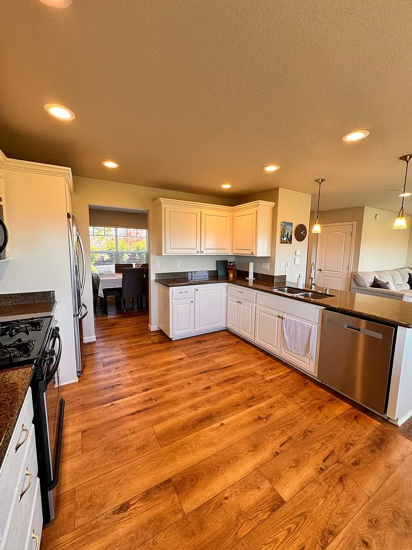 Granite Ridge 3 bedroom home with an office — Photo 2