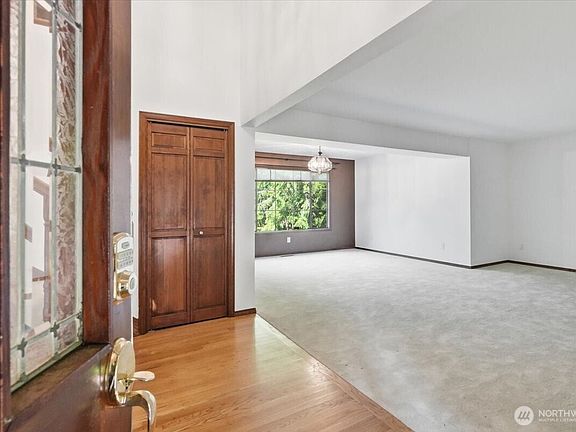 3rd image of 14037 205th Avenue NE