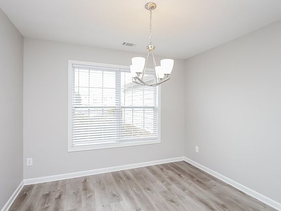 5th image of 235 Acorn Hill Ct