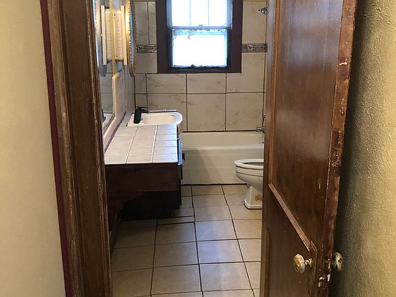 2nd image of 120 NW Avenue D