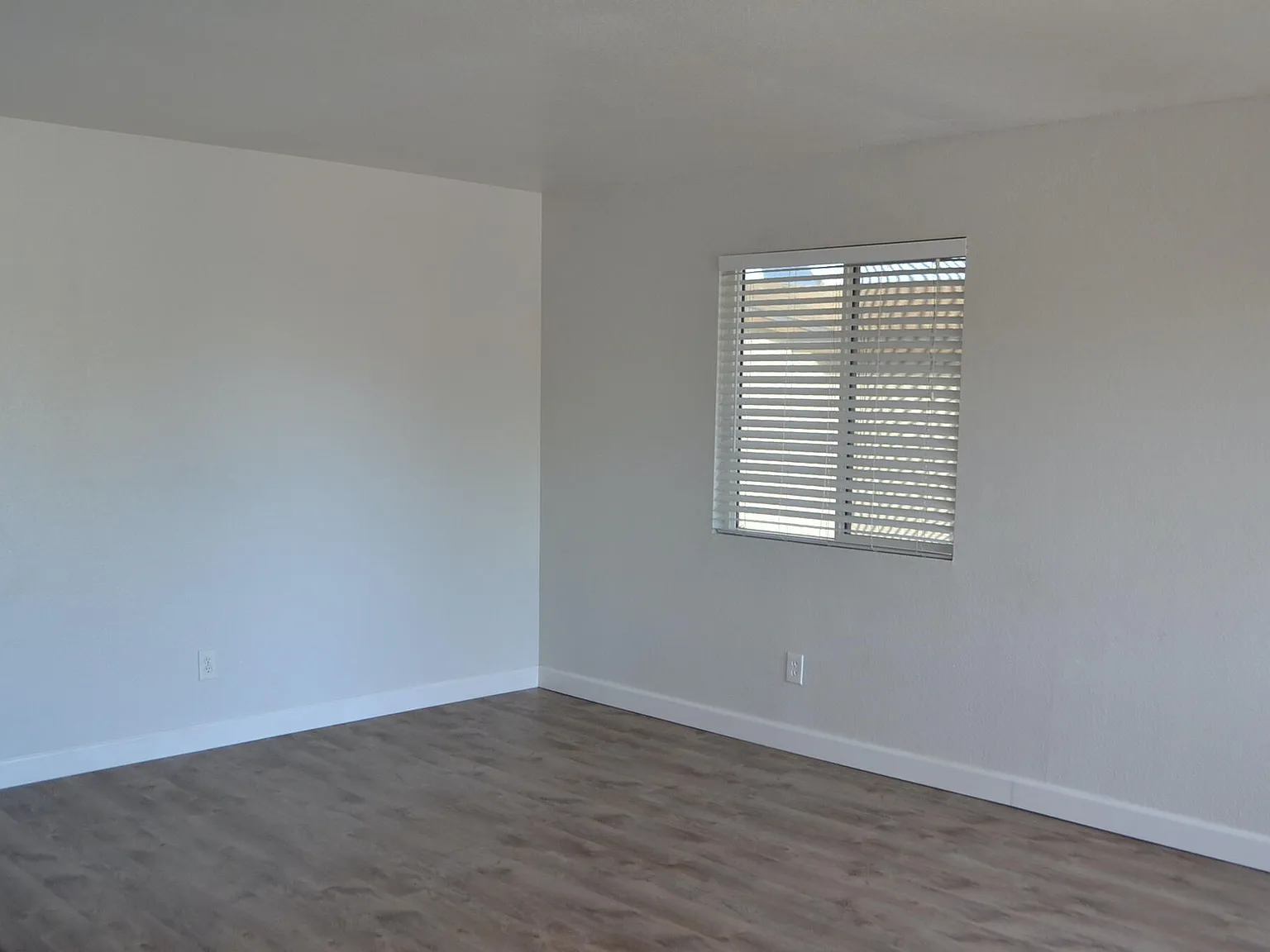 2 bed, 1.0 bath, 720 sqft, $1,100 — Photo 2