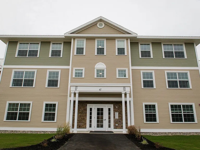70B Premier Dr — Photo 2