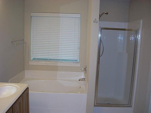 4th image of 2721 Weslayan Dr