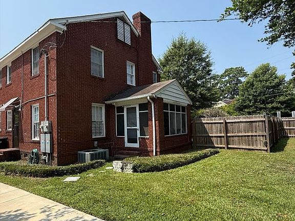 2nd image of 1302 Peacock Ave #1302