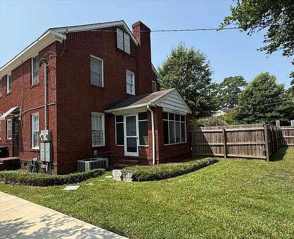 1302 Peacock Ave #1302 — Photo 2
