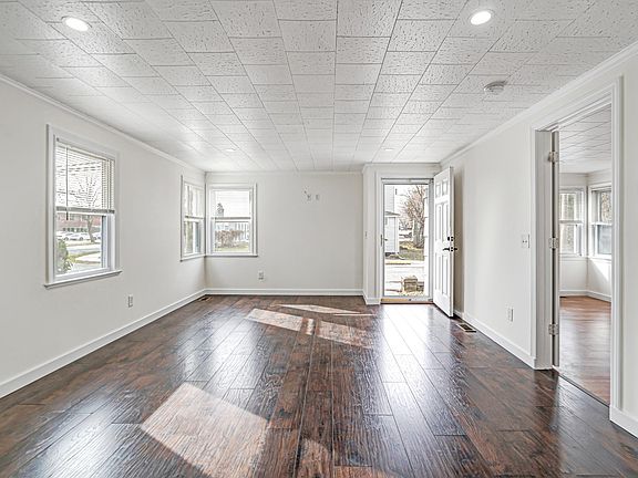 3rd image of 212 East Ave