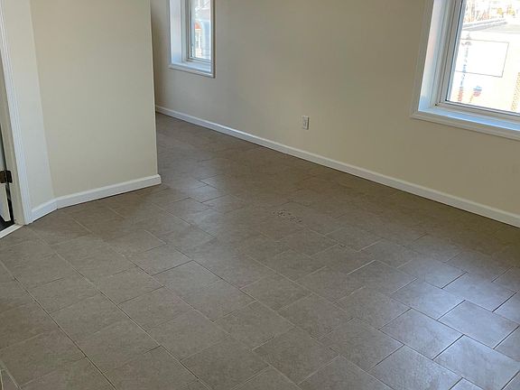 3rd image of 139 Lincoln Ave #3