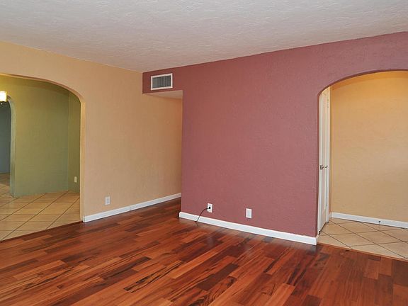 3rd image of 2702 E Malvern St