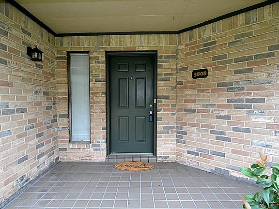 3rd image of 3808 Landmark Dr