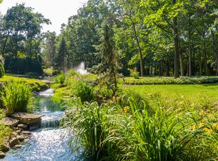 12 Ambriance Dr, Burr Ridge, IL 60527