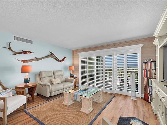 4th image of 420 64TH AVENUE #402E