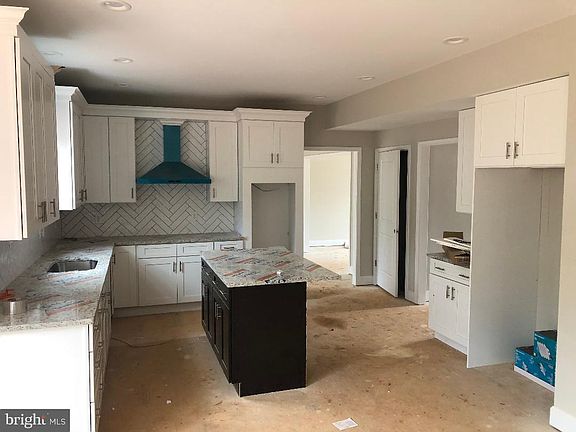 2nd image of 7527 Stonegate Manor Dr