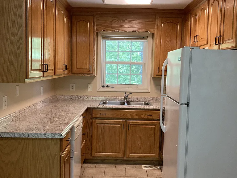 2202 Country Club Ln #B — Photo 2