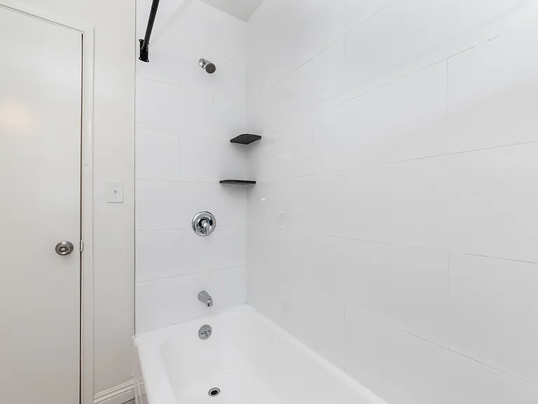 12205 Burbank Blvd #3 — Photo 14