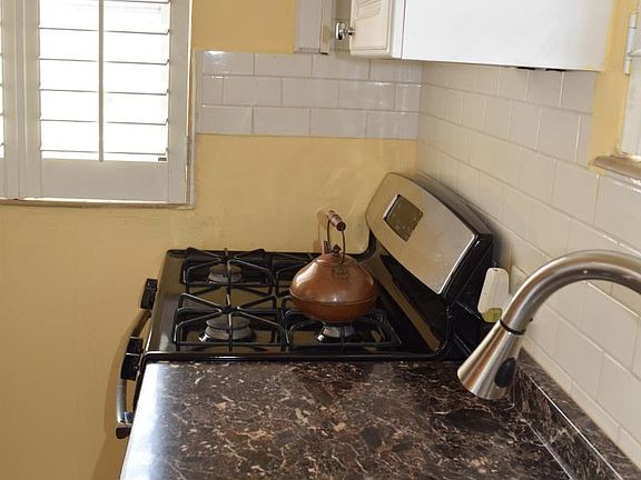 4th image of 1054 Jefferson Ave #2