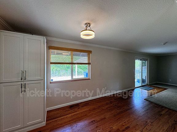 5th image of 2270 Madrona Dr SE