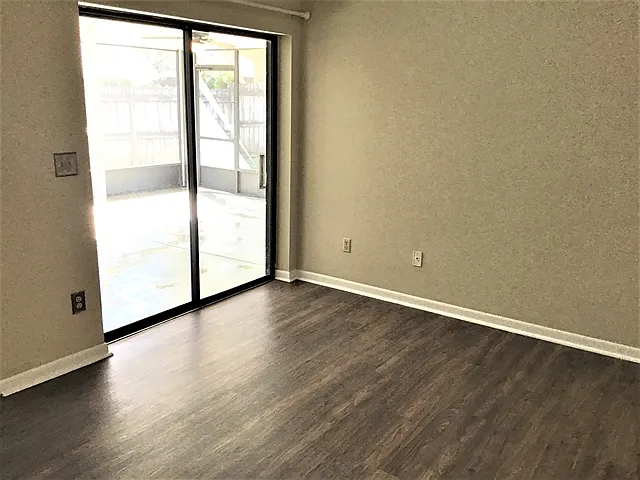 1097 Covington St — Photo 5