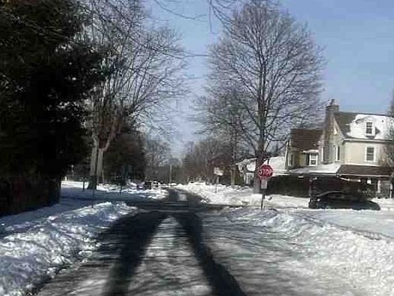 Exterior Neighborhood (street photo)