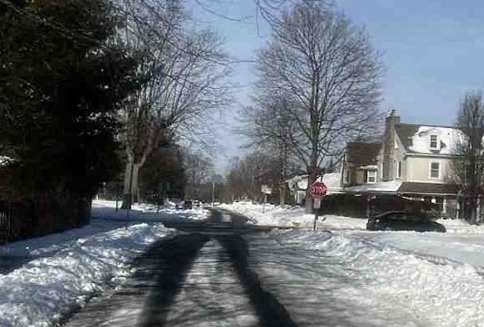 Exterior Neighborhood (street photo)