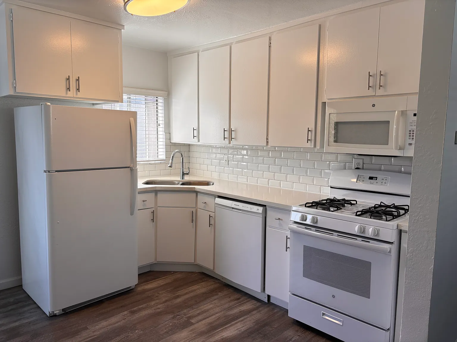 2 bed, 600 sqft, $2,295 — Photo 2