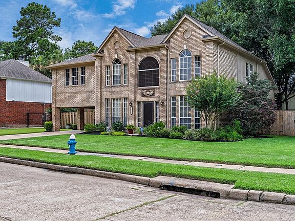 3rd image of 16418 Willowpark Dr