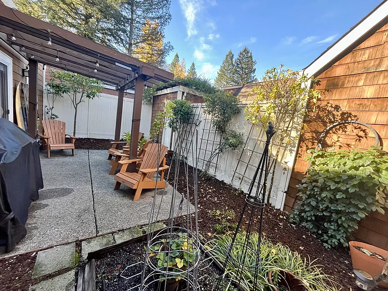 2744 Lakeview Dr — Photo 20