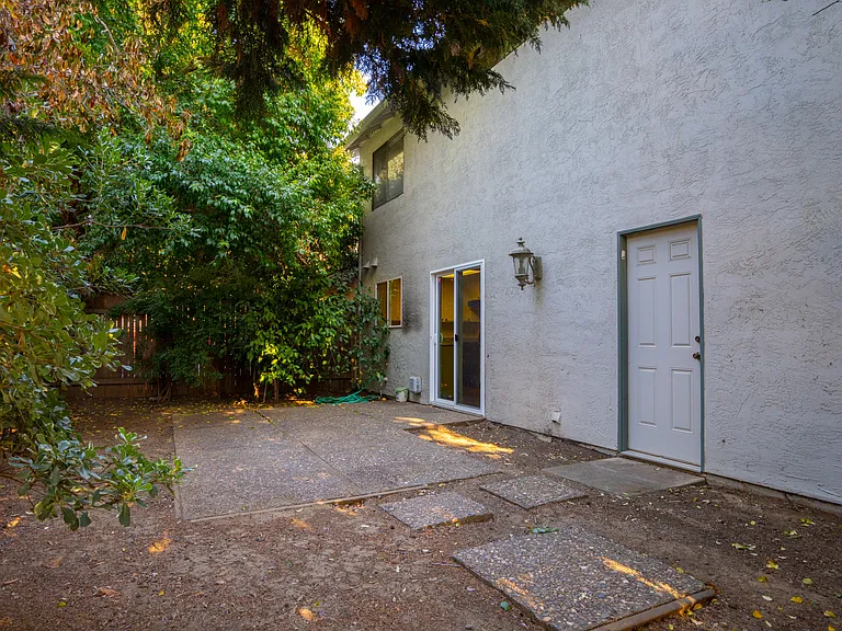 448 Lilac Ct — Photo 30