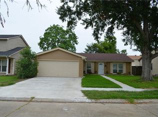 3864 Chriswood Ln, Harvey, LA 70058