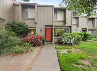 2304 American River Dr, Sacramento, CA 95825