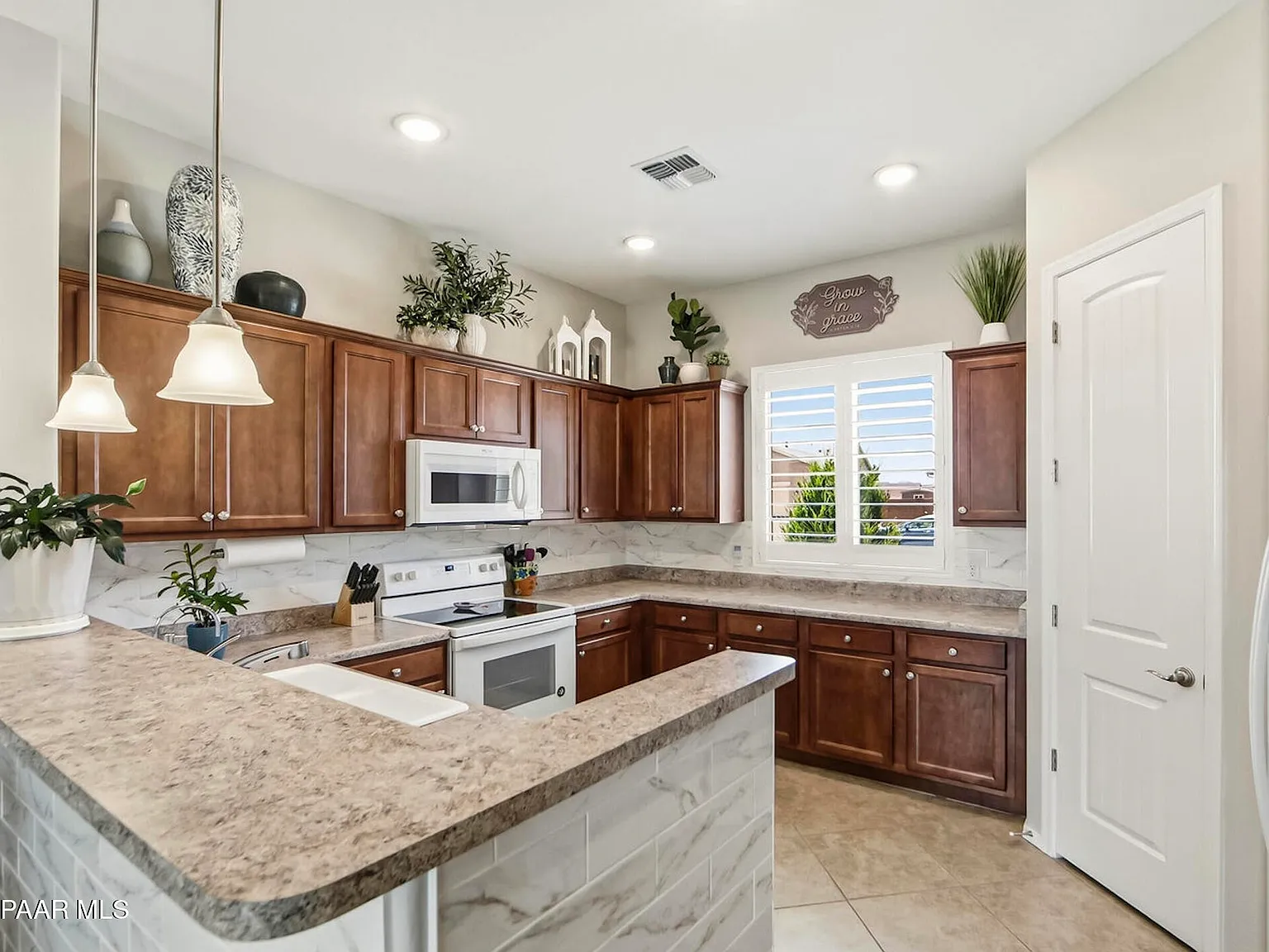 3 bed, 2.0 bath, 1491 sqft, $2,550 — Photo 2
