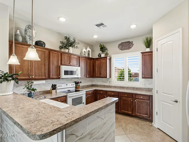 6323 E Beckett Trl — Photo 2