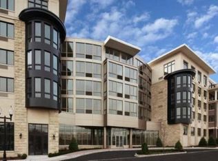 342 Old River Rd #501, Edgewater, NJ 07020