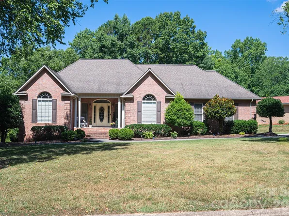 2041 Fairways Dr, Cherryville, NC 28021