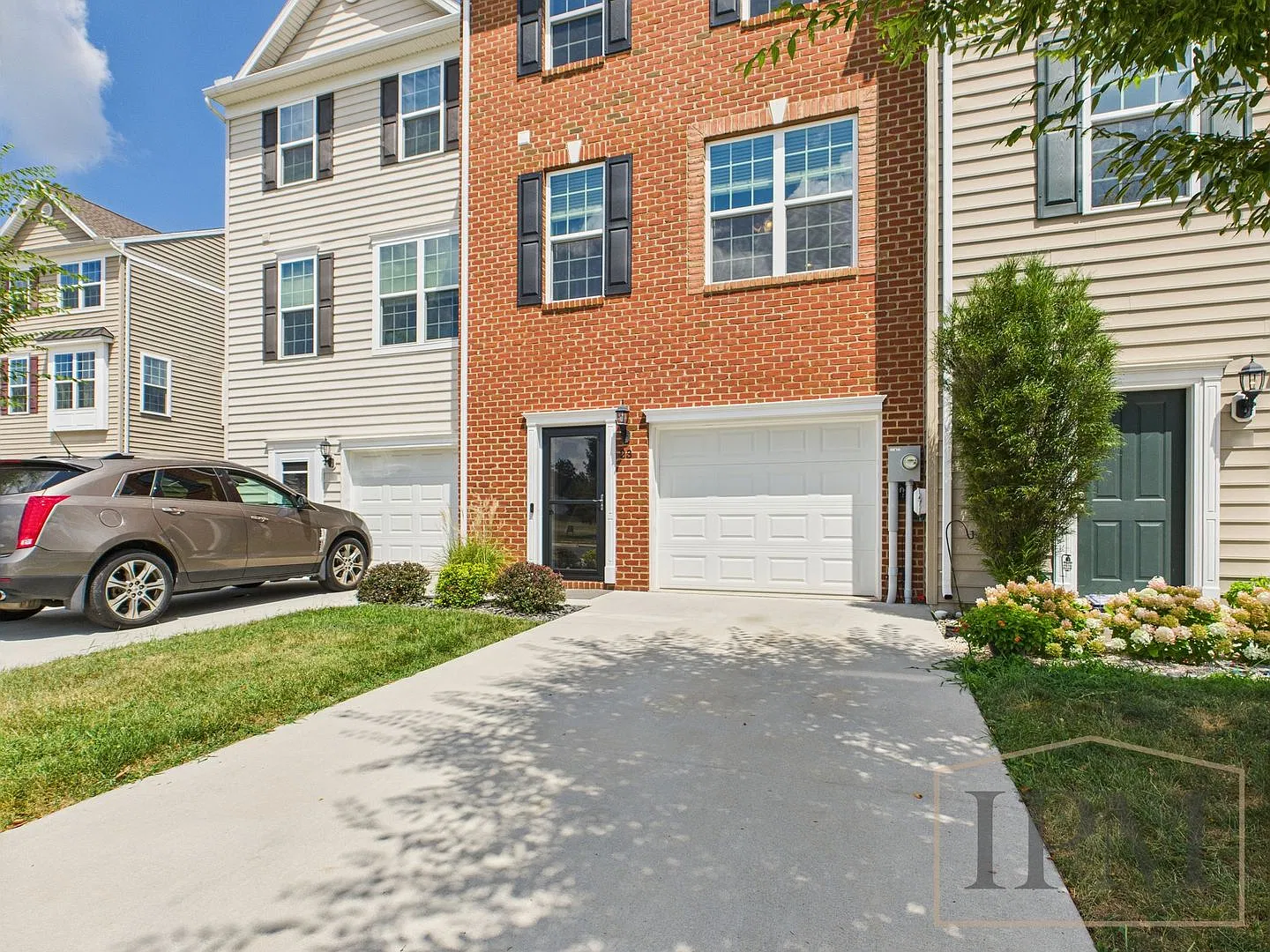 Modern 3 Bedroom, 2.5 Bath Townhome- Located in Gettysburg. — Photo 1