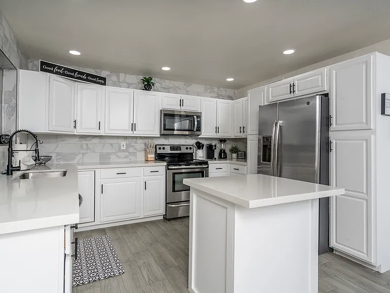 1047 W Elna Rae St — Photo 5