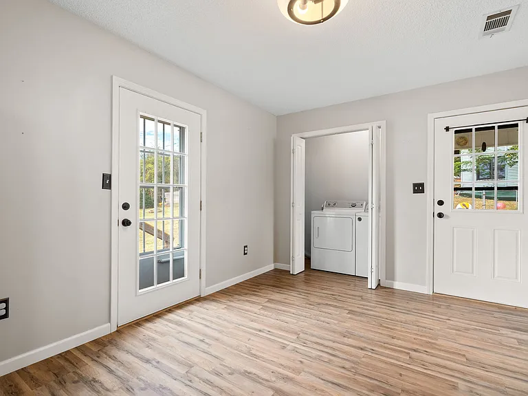 525 W Fresno St — Photo 5
