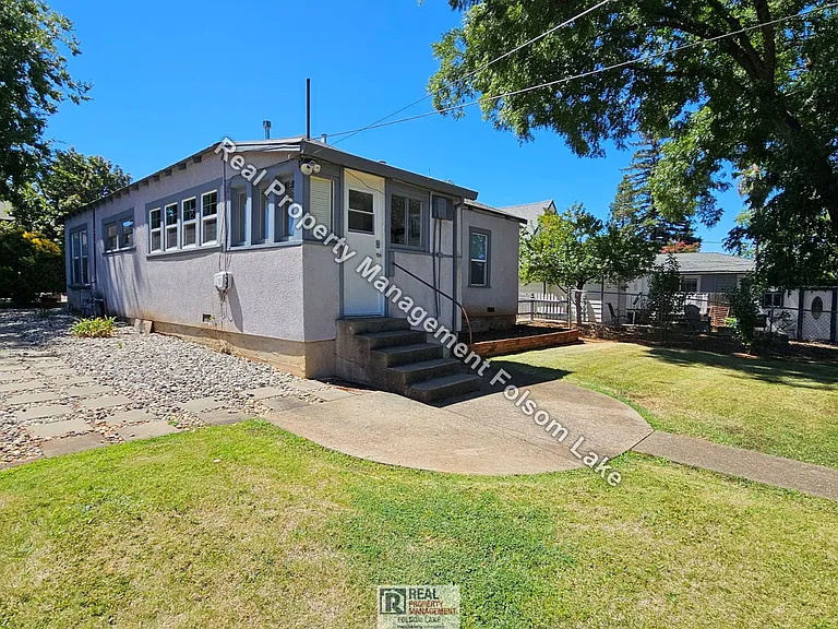 910 Mormon St — Photo 11