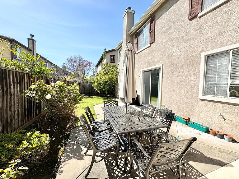 814 Dederick Ct — Photo 12