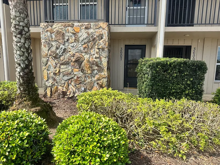 3607 Edgewater Dr — Photo 1