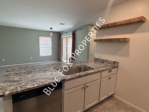 5th image of 98 E Manor View Rd
