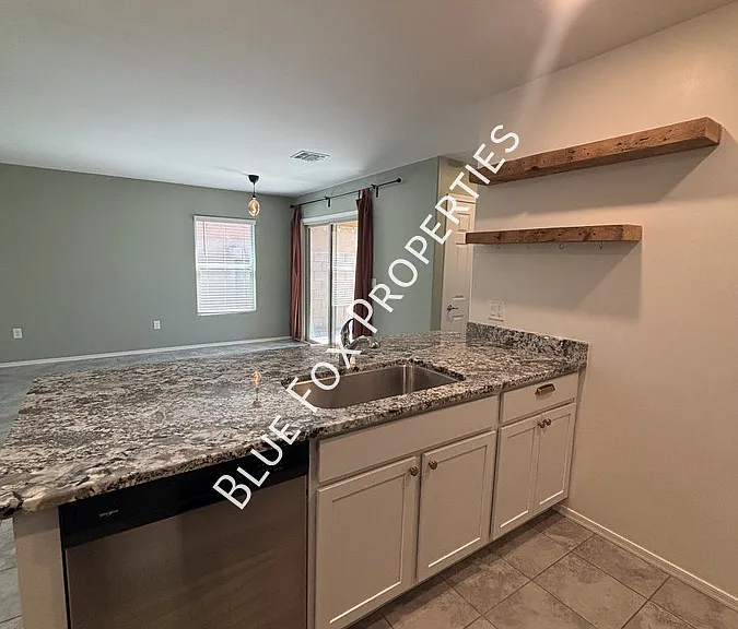 98 E Manor View Rd — Photo 5