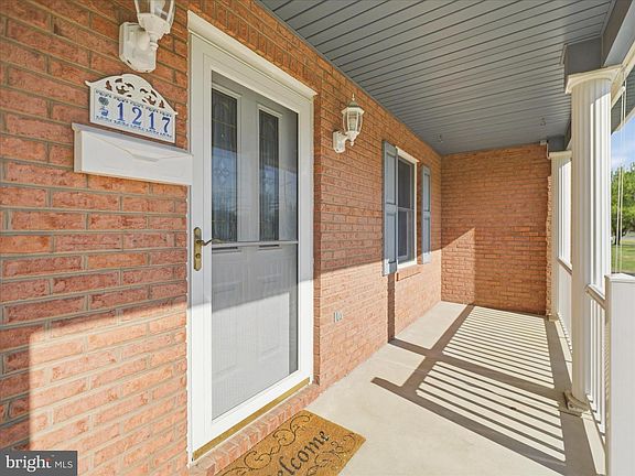5th image of 1217 S Pointe Dr