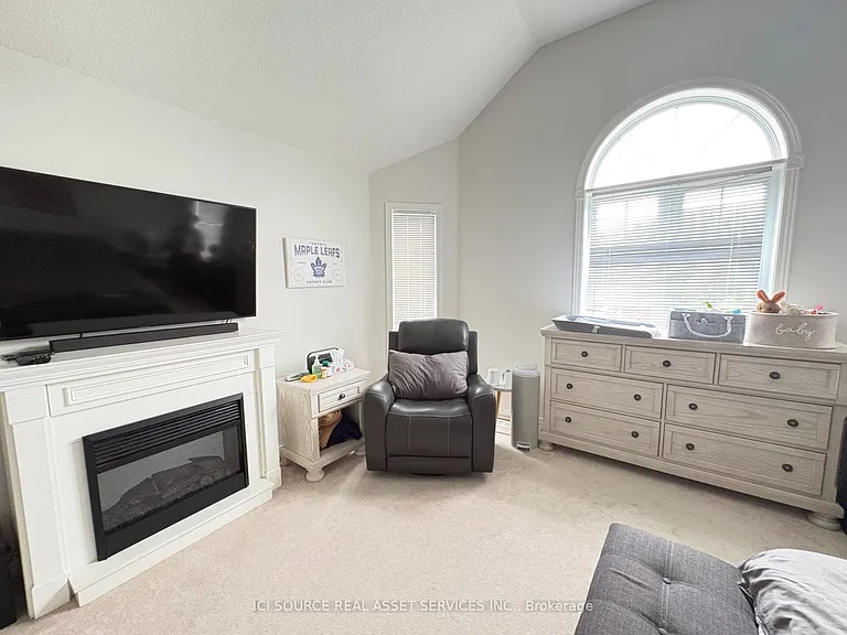 2 Woodcrest Ct — Photo 15