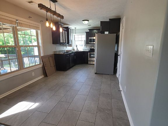5th image of 112 Irishman Way