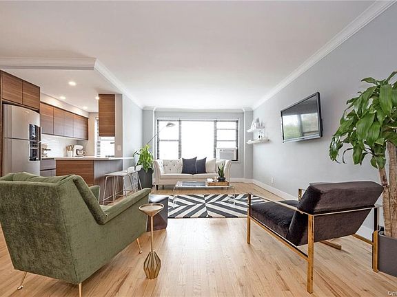4th image of 325 Main St APT 5H