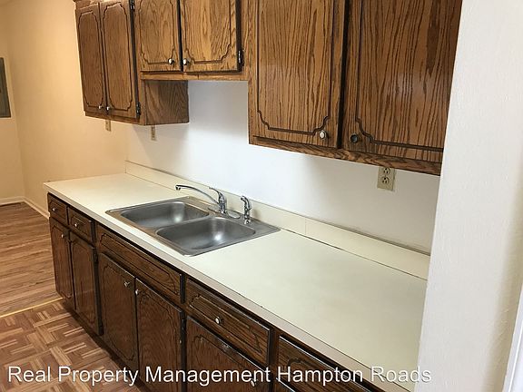 4th image of 17 Carver Cir